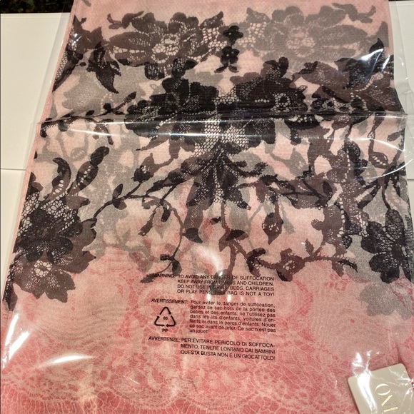 Beautiful Valentino scarf - Picture 3 of 3